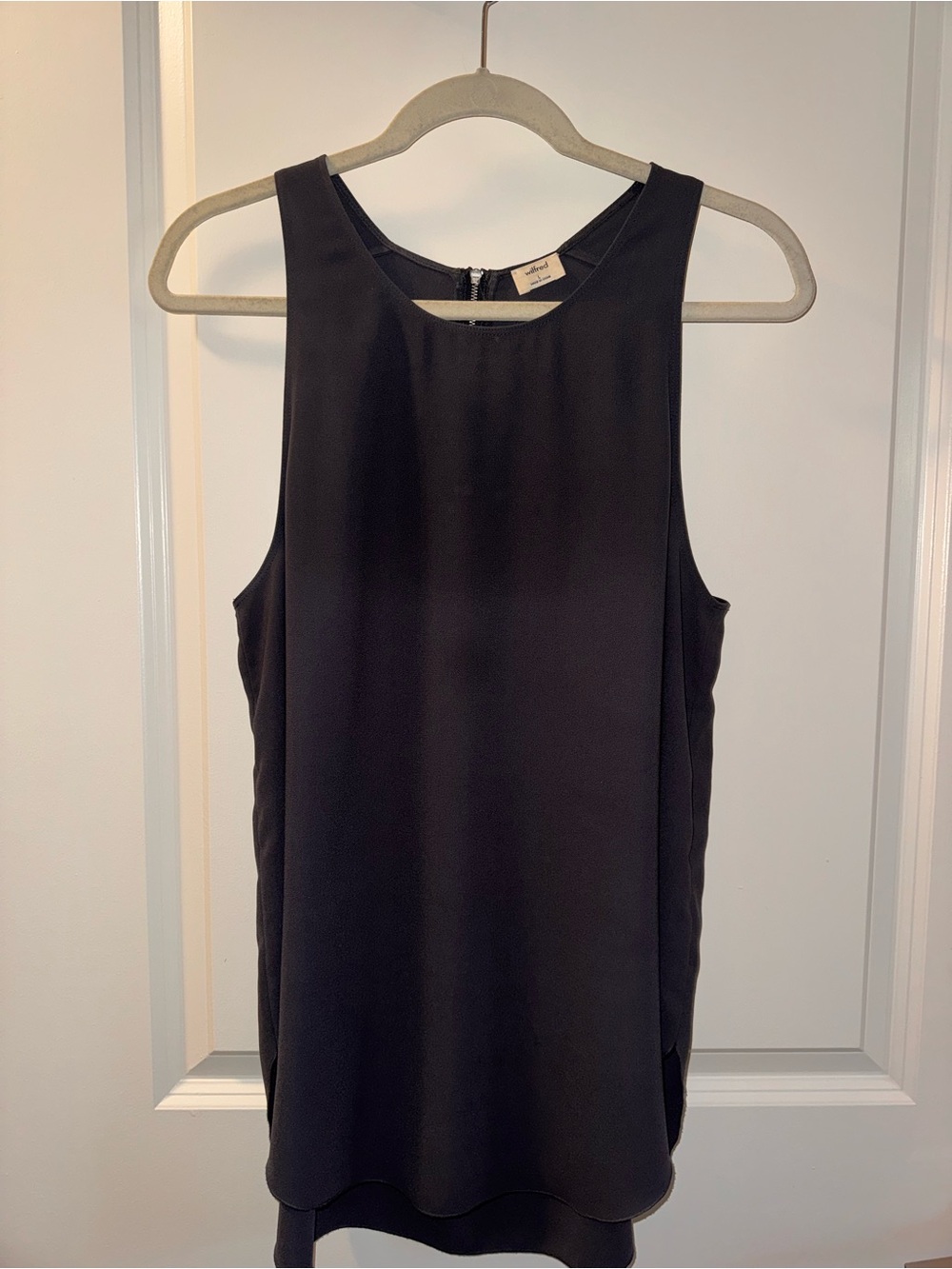 Sleeveless grey Women's Tank Top aritzia